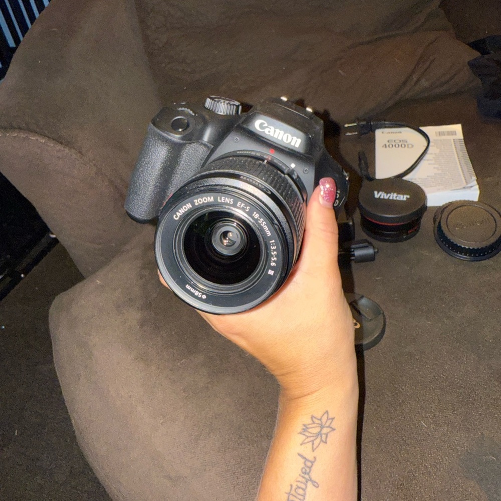 Canon Black Digital Camera with Zoom Lens